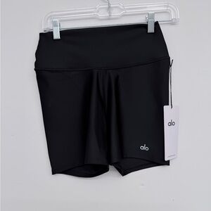 [NWT] Alo Airlift energy short sz M